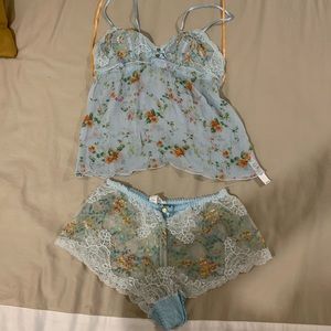 Never worn lingerie kit.